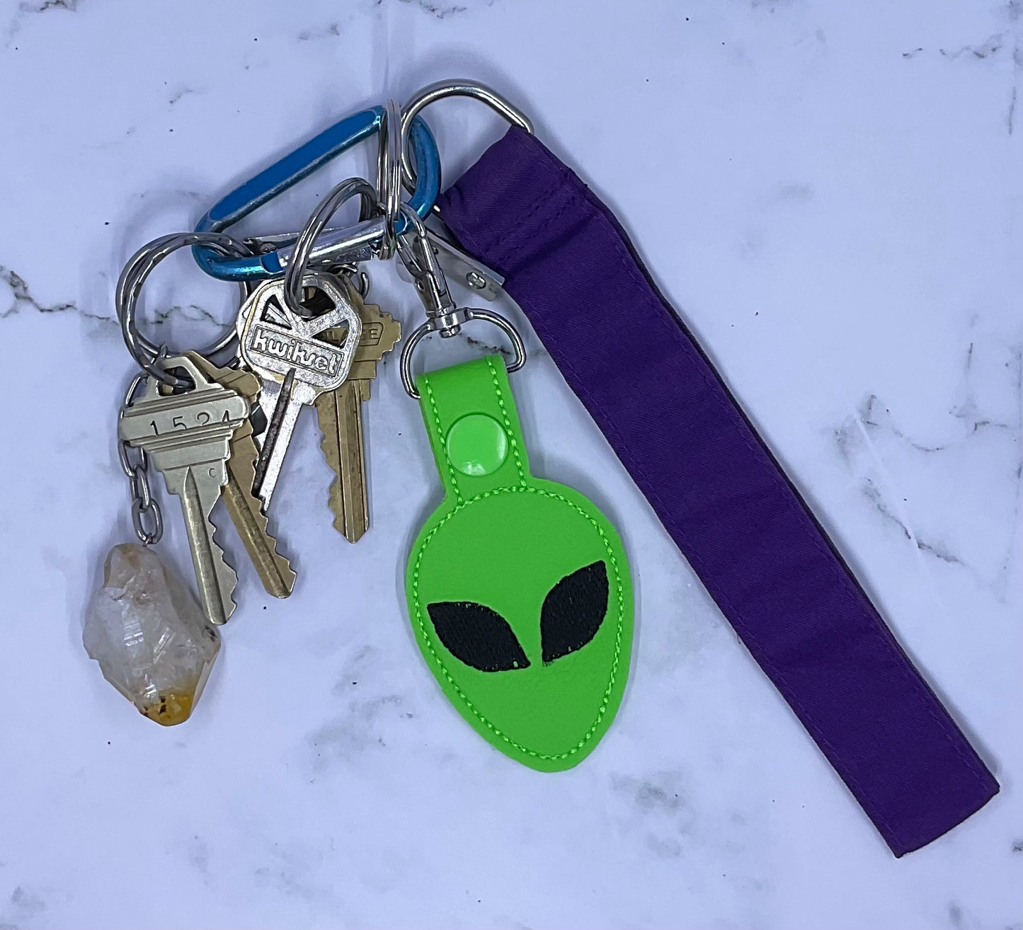 Alien Head Embroidery Keychain